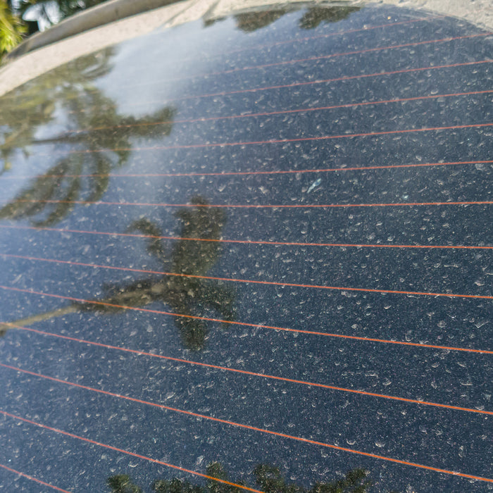 光が拡散する!リアガラスの汚れに注意