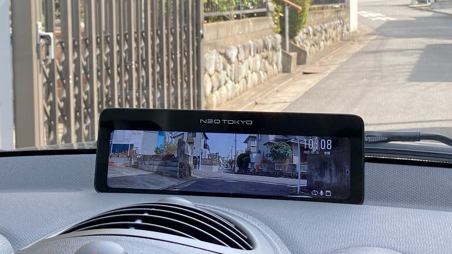 ミラーカムをダッシュボードに設置